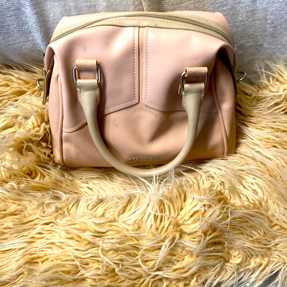 Barely used light blush pink Kenneth Cole Reaction handbag.  Medium.